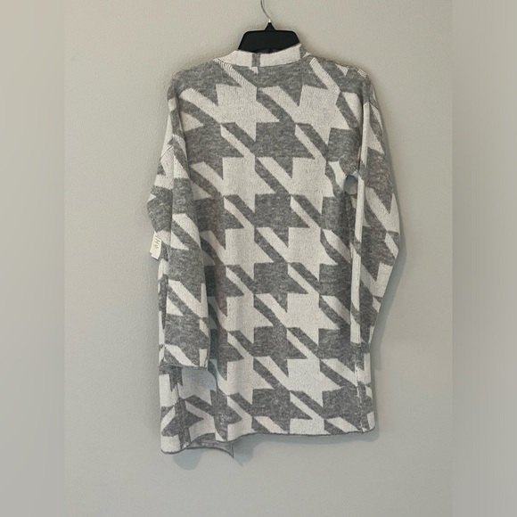 New Retrelogy Woman Sweater - Picture 3 of 5